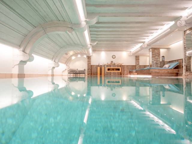 Großzügiges Hallenbad Hotel Dein Engel