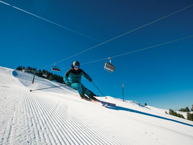 Skifahren am Berg