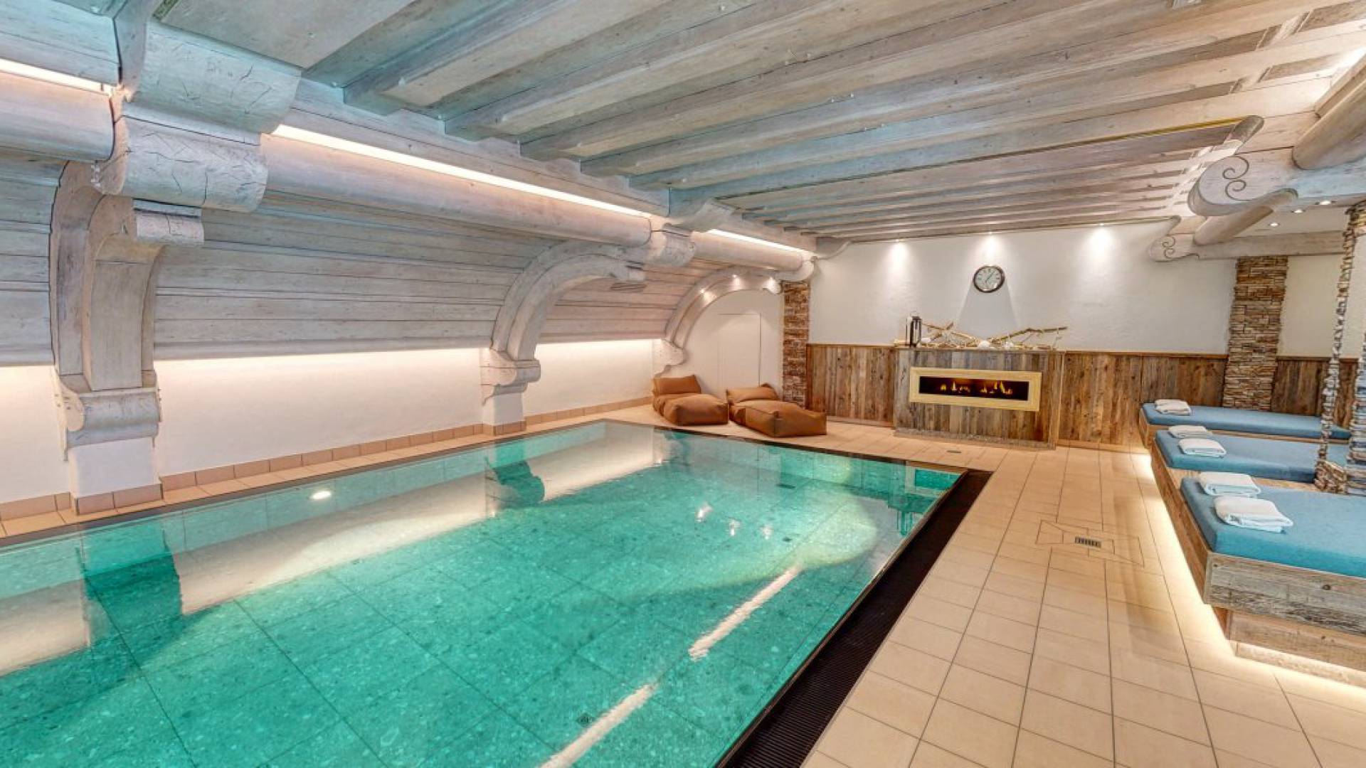 Indoor swimming pool